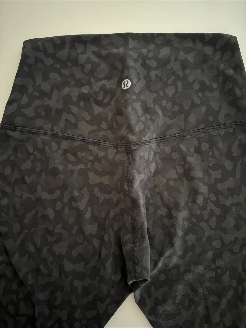 Lululemon Align High-Waist Black/Gray leopard/Camo Print Leggings Sz 6 - Picture 3 of 12